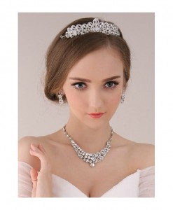 Coroncina Sposa Online economica vendita online Italia diademi corona tiara per la sposa acquistare accessori per capelli sposa online accessori sposa online abiti da sposa sito italiano negozio italiano Coroncina Fatta a Mano per La Sposa con Strass e Cristalli 2016 offerta