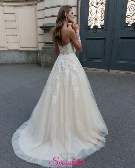 Abito da Sposa Elegante senza spalline e corpetto in pizzo e gonna gonfia