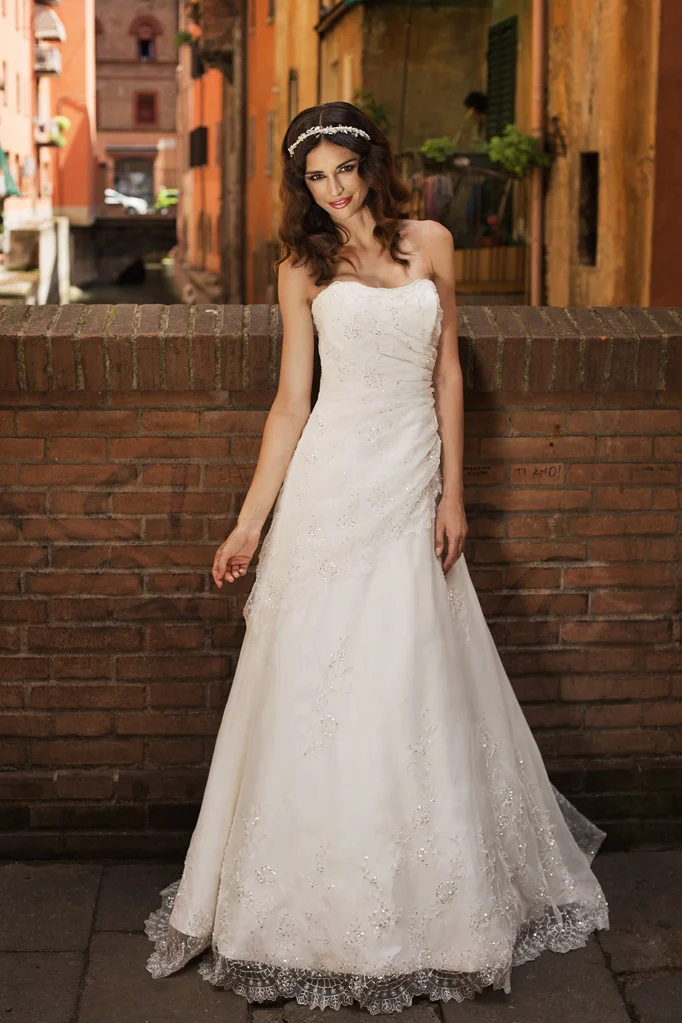 lula lula- abito da sposa a-line economico ricamato con strass pizzo e perline scollatura tonda , sartoria italiana abiti su misura online nuova collezione 2016