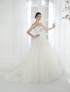 abito da sposa ricamato