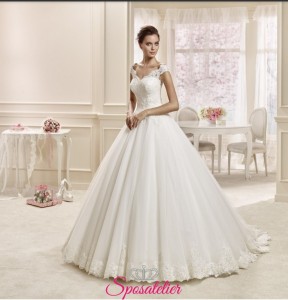 arya- abito da sposa online scollo barchetta taglio principesco Italia