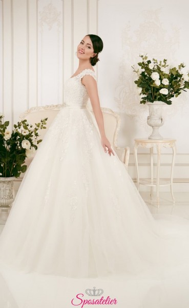 Abito da Sposa tradizionale con gonna ampia e pizzo e spalline delicate