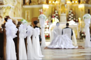 come-decorare-i-banchi-della-chiesa-per-un-matrimonio_94da7183814e1360a4adfb8419f63e0b