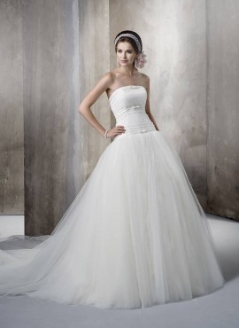 Abiti da sposa sartoriali in saldo