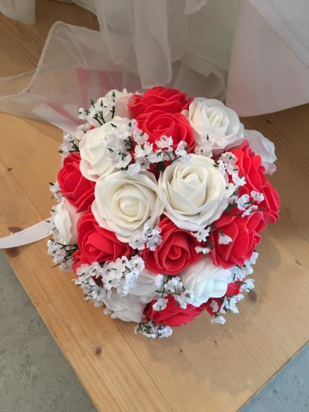 Bouquet Sposa online economico finto con rose rosse e rose bianche