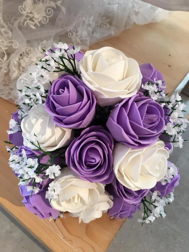 13124517_616916118459690_3199281555988406669_n elegante Bouquet Sposa online economico finto con rose bianche e viola