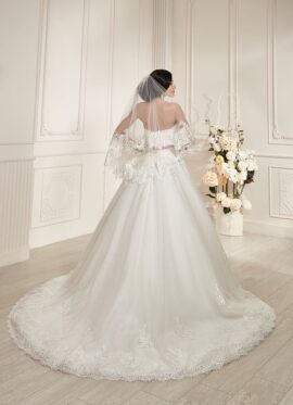 Velo da sposa lungo 3 metri online economico in tulle morbido con orlo in  pizzo chantilly - Sposamore