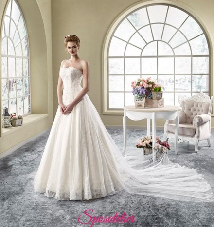 Abito da Sposa romantico con chiusura zip e bottoncini online economico