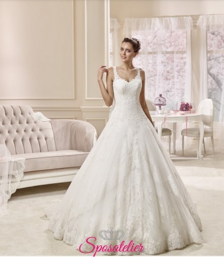 italia- vestito da sposa ampio ricamato in pizzo con strascico lungo