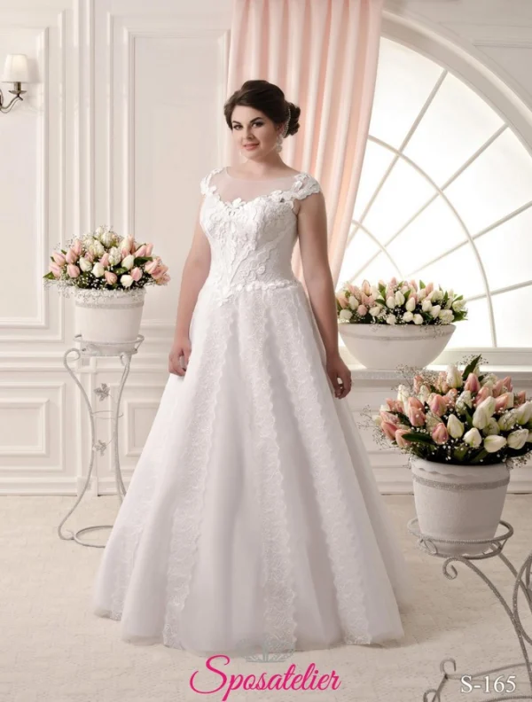 Abito da sposa taglie forti con corpino ricamato e gonna ampia vista frontale