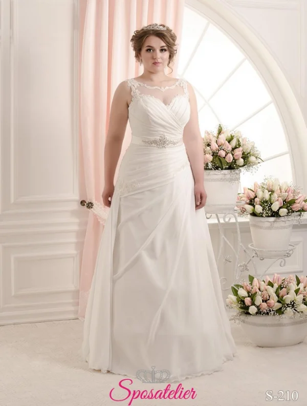 Abito da sposa curvy con linea slanciante vista frontale