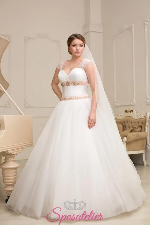 Abito da sposa curvy colorato con scollo a cuore vista frontale