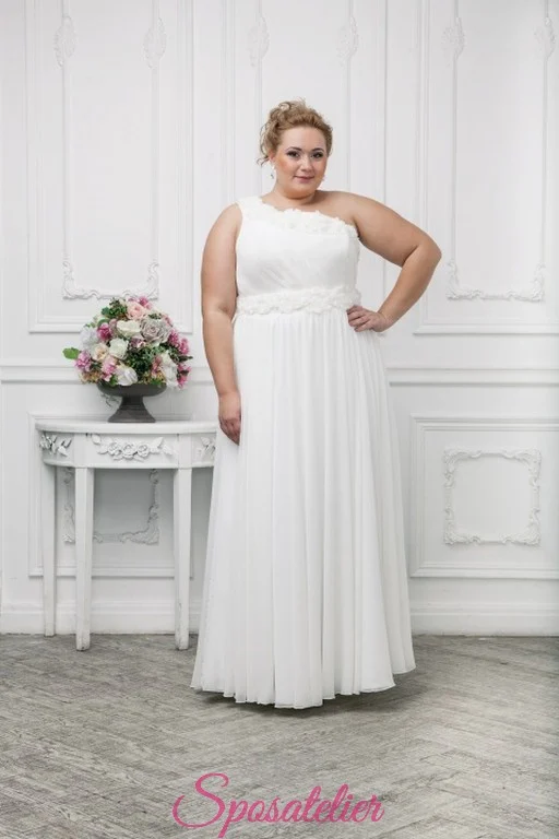 Abito da sposa curvy monospalla vista frontale