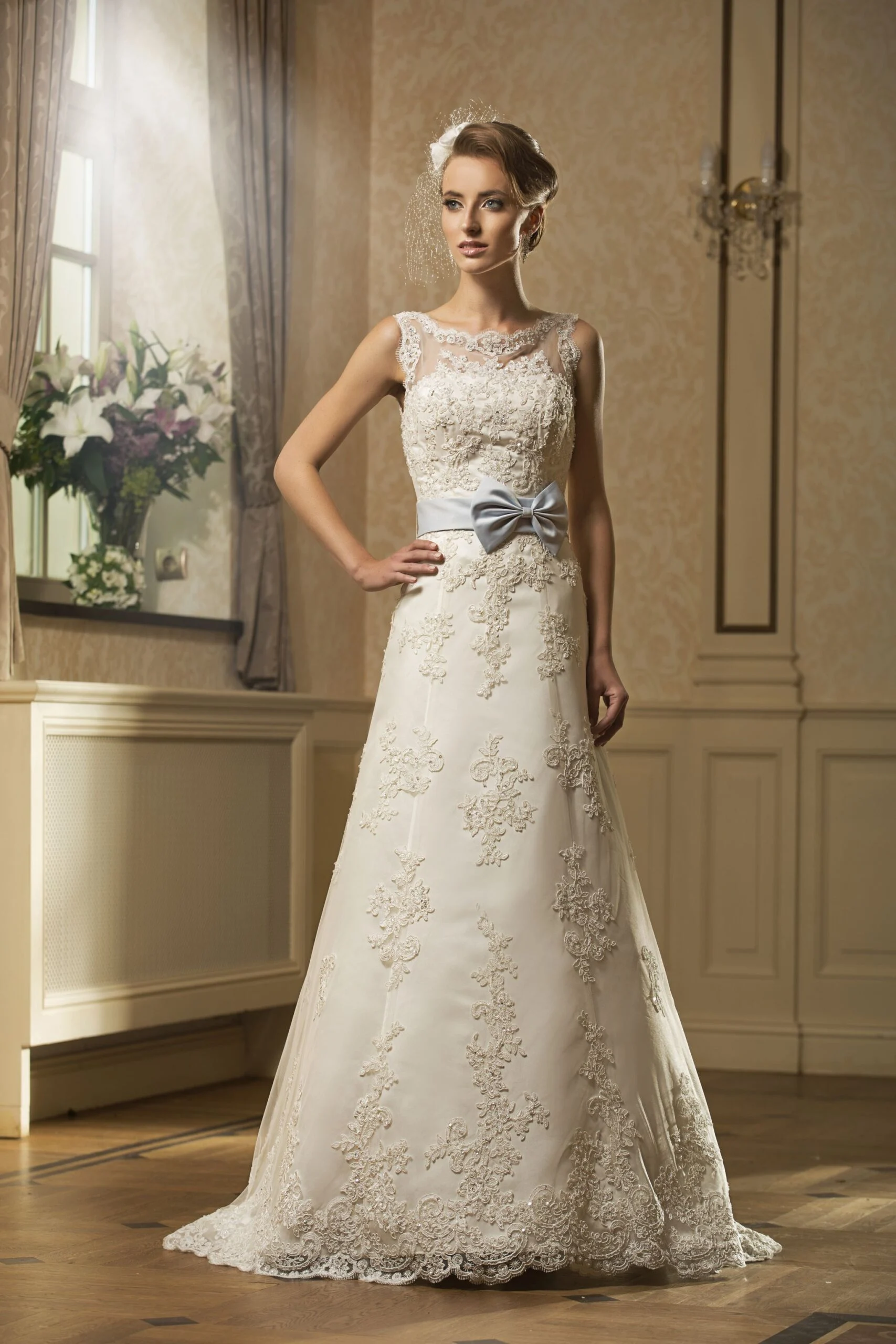 abito da sposa con fiocco colorato abito da sposa con fiocco colorato