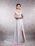 Vestito da sposa in pizzo con spacco e scollo a cuore