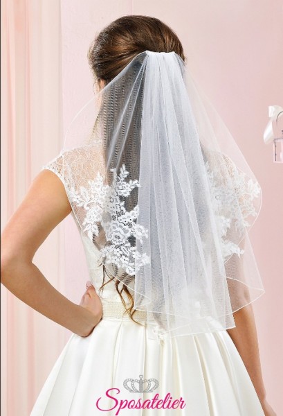 velo da sposa corto con applicazioni di pizzo