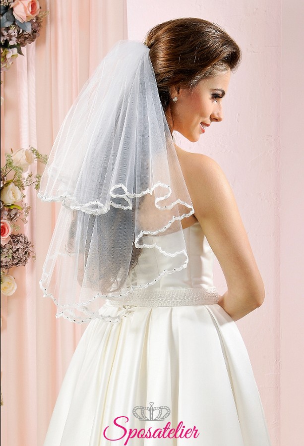 velo sposa corto con bordo ondulato decorato a mano con cristalli