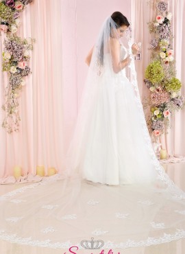 Velo da sposa lunghissimo 3 metri e mezzo in tulle ricamato con bordo in pizzo