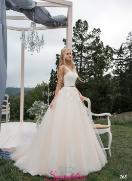 abiti da sposa avorio corpetto di pizzo bianco tendenze nuove collezioni