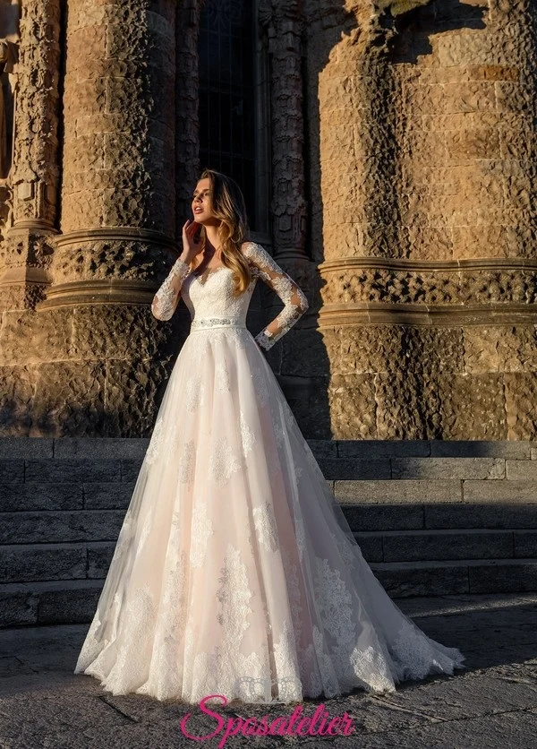 Abito da sposa colorato avorio rosa con gonna ampia