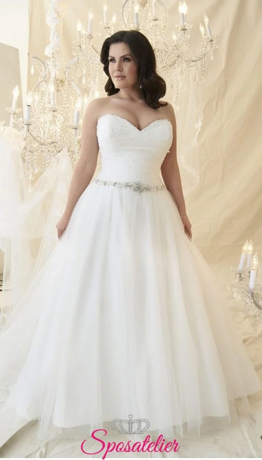 Abito da sposa taglie forti in pizzo vista frontale