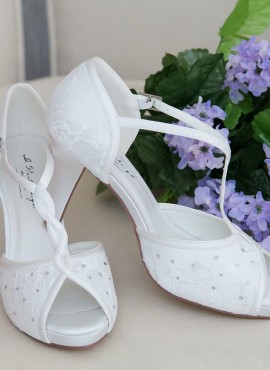 Betty – Sandalo da sposa online nuova collezione ricoperto da delicato pizzo e cristalli sul davanti
