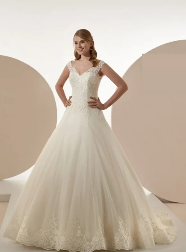 Abito da sposa principesco in pizzo e tulle