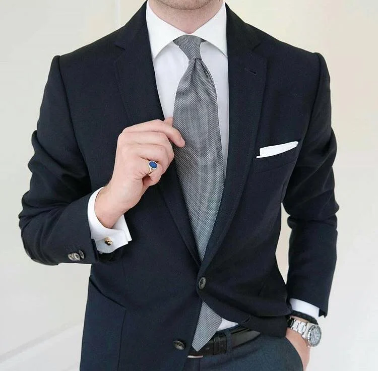cravatta grigia classica elegante