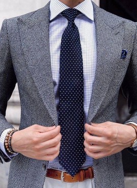 cravatta elegante blu a pois