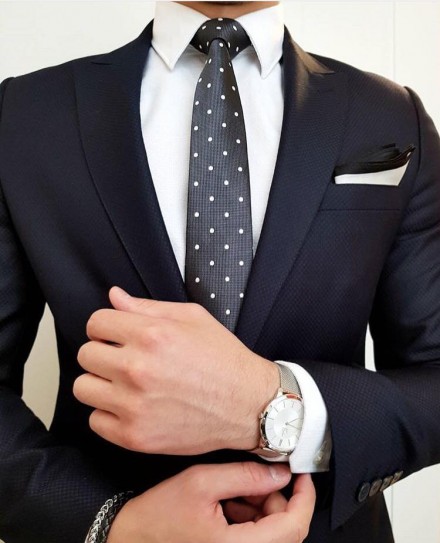 cravatta elegante grigia a pois