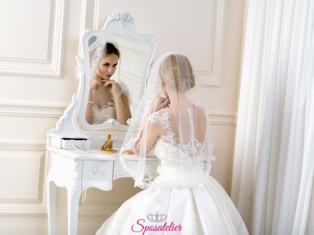 Velo da sposa corto con bordo in pizzo collezione 2019