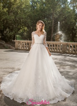 abiti da sposa con spalle coperte Gonna ampia e corpetto a cuore