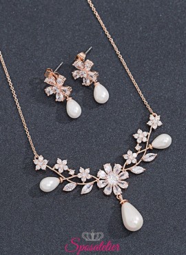 collana e orecchini sposa in oro rosa con pendenti decorati con perle
