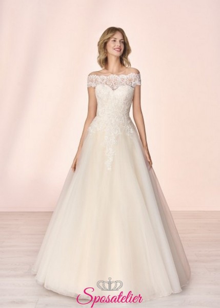 abiti da sposa con scollo a barchetta di pizzo collezione 2023