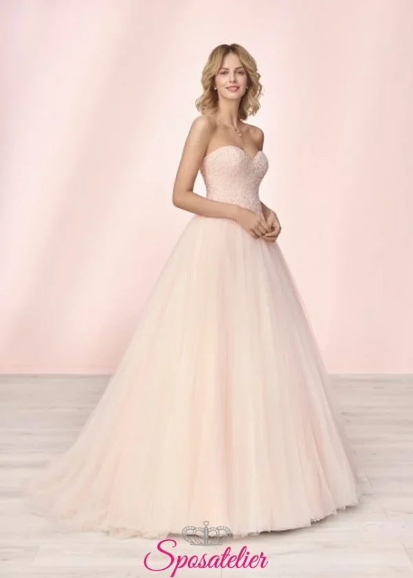 abito da sposa colorato con scollo a cuore