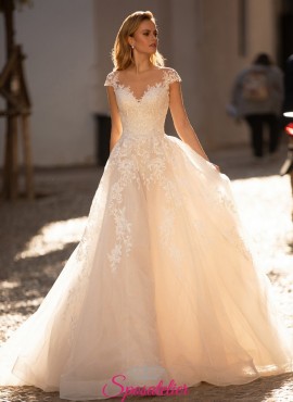 abiti da sposa online nuova collezione con gonna da principessa e ricami di pizzo