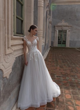abiti da sposa da principessa in pizzo con schiena scoperta
