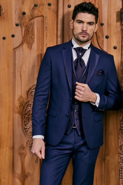 Abito da sposo blu completo pantalone cravatta panciotto
