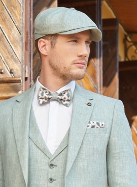 Coppola uomo da completo elegante da modello stile siciliano