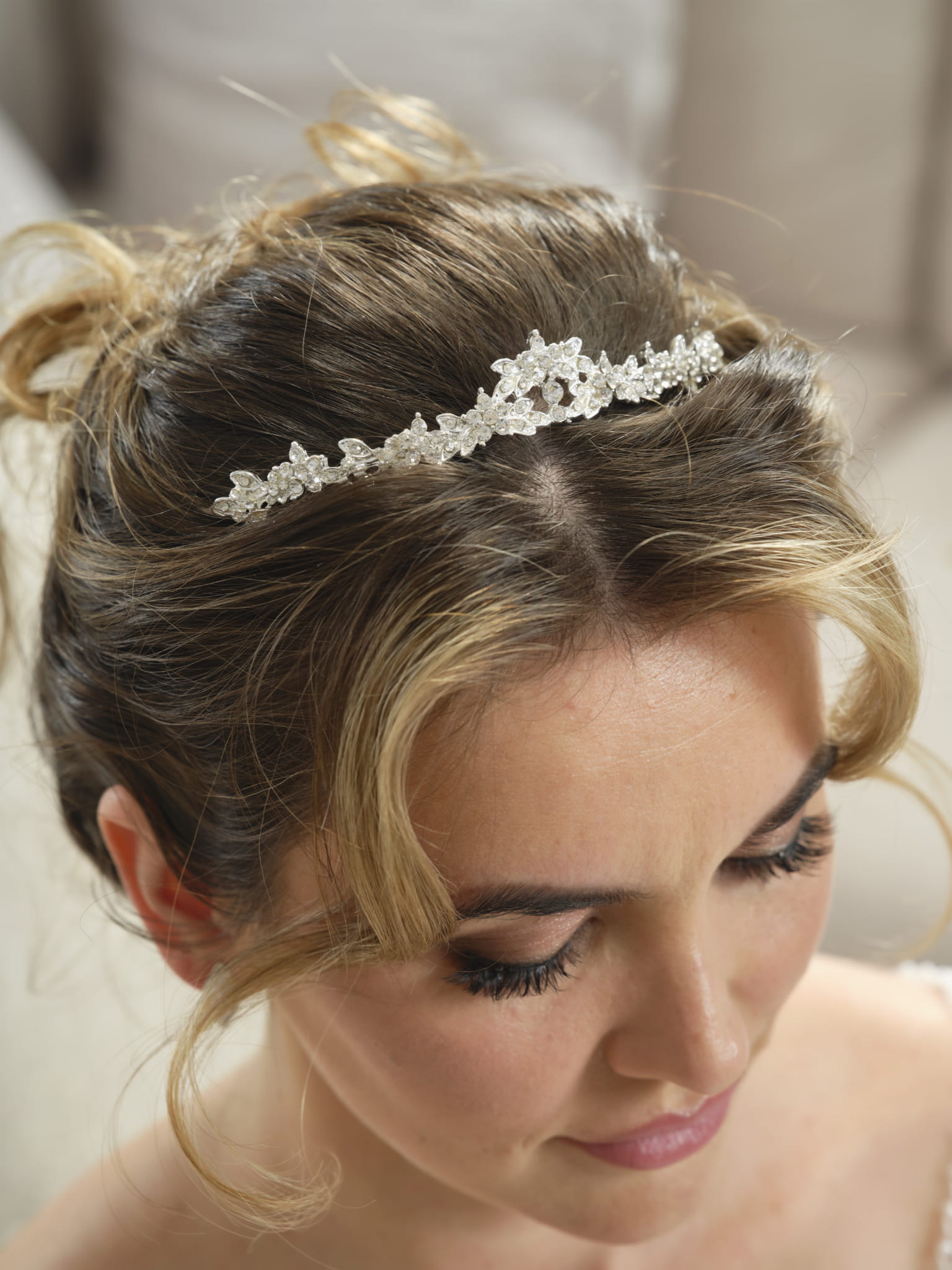 Tiara sposa acconciatura nuovi modelli