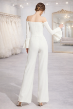Jumpsuit da sposa bianca con rouches e linea palazzo, look moderno - Sposatelier