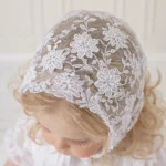 Copricapo battesimo bimba in pizzo di alta qualità