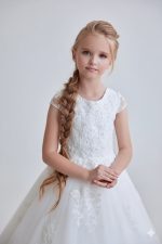 Particolare corpetto in pizzo macramè e maniche ad aletta abito Sposatelier