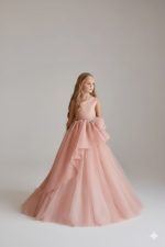 abito-cerimonia-bambina-monospalla-cipria-volant