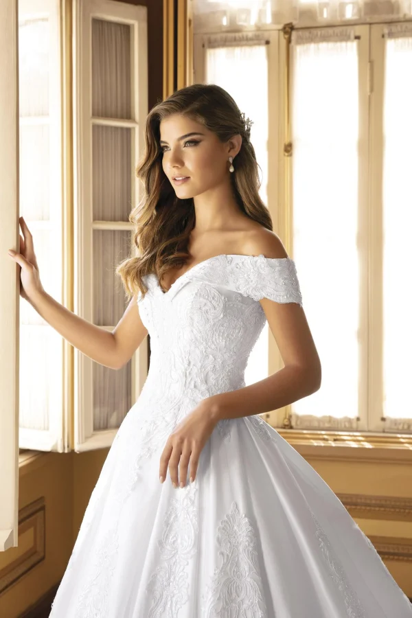Abito da Sposa Principessa 2026 in Pizzo e Tulle con Scollo a Cuore e Spalle Scoperte