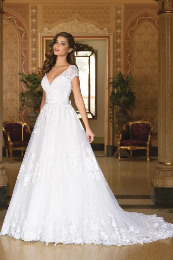 abito da sposa 2026 gonna ampia pizzo