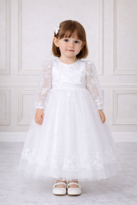 Abito battesimo bambina manica lunga in pizzo bianco con gonna ampia in tulle vista frontale