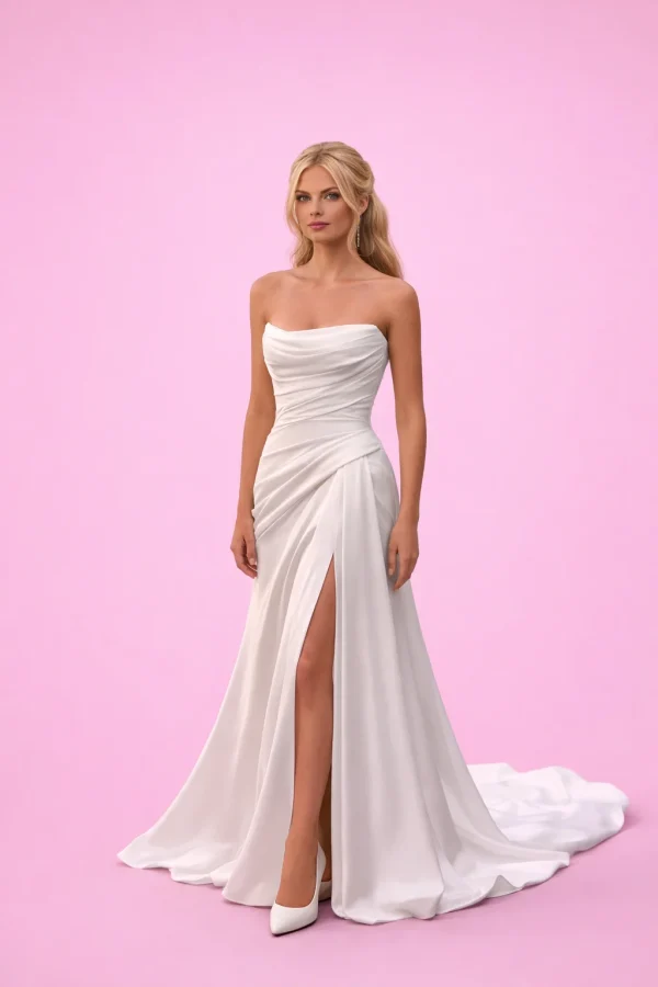 abito da sposa a fascia drappeggiato con spacco elegante