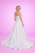 Abito da sposa minimal elegante con spacco frontale vista posteriore