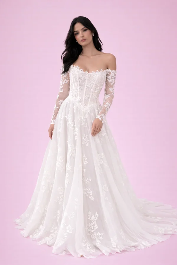 abito da sposa con maniche lunghe in pizzo e corpetto effetto corsetto con gonna ampia in tulle ricamato